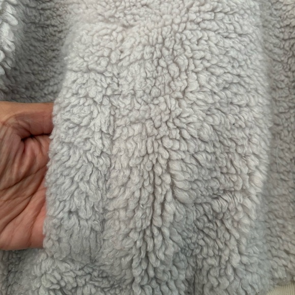 LULULEMON Cropped Hooded Sherpa Jacket Gray Size 10 Athleisure - Picture 5 of 5